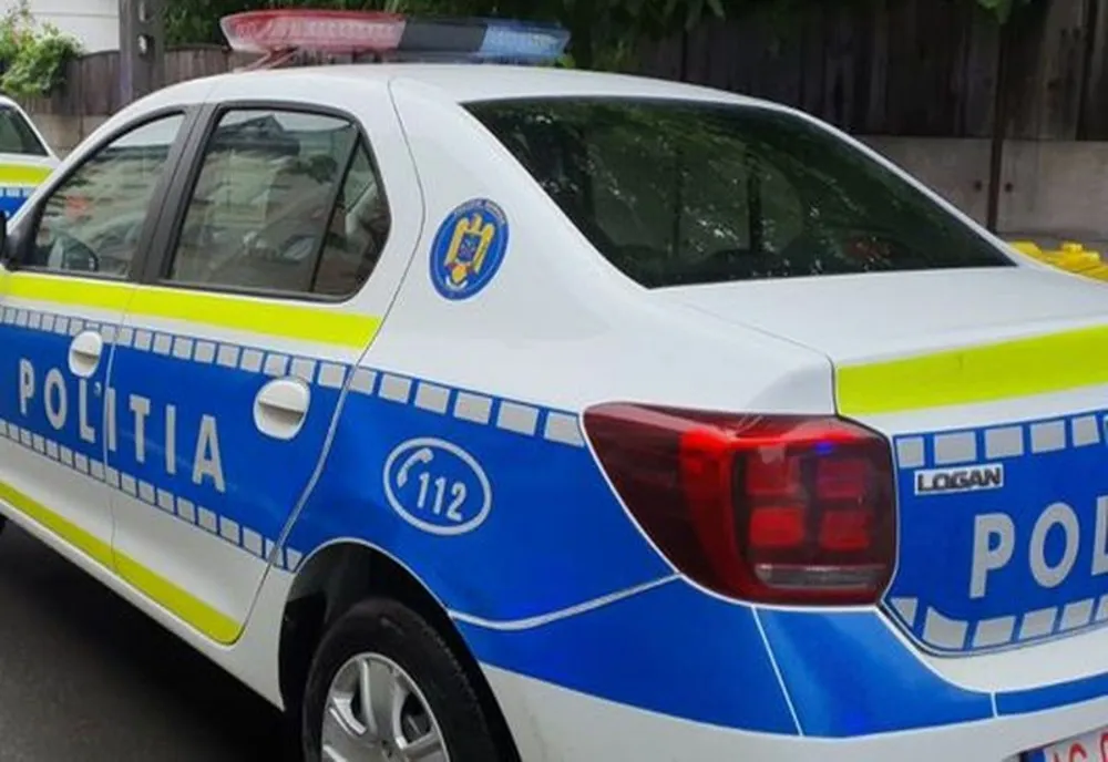 Șofer mort după ce a fost urmărit de poliție și s-a tras asupra mașinii