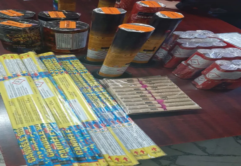Articole pirotehnice, confiscate de polițiști