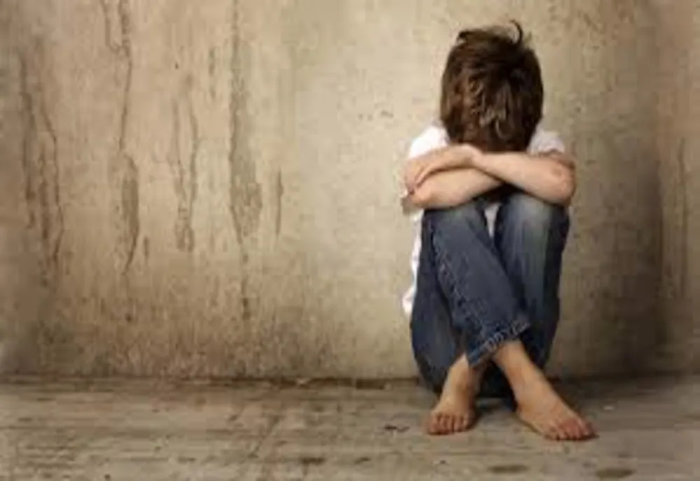 Un bărbat a ajuns în arest după ce și-a bătut fiul de 14 ani