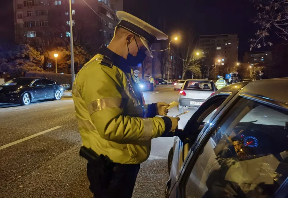 Bărbat cercetat de polițiști, după ce a condus fără permis și a refuzat prelevarea de mostre biologice