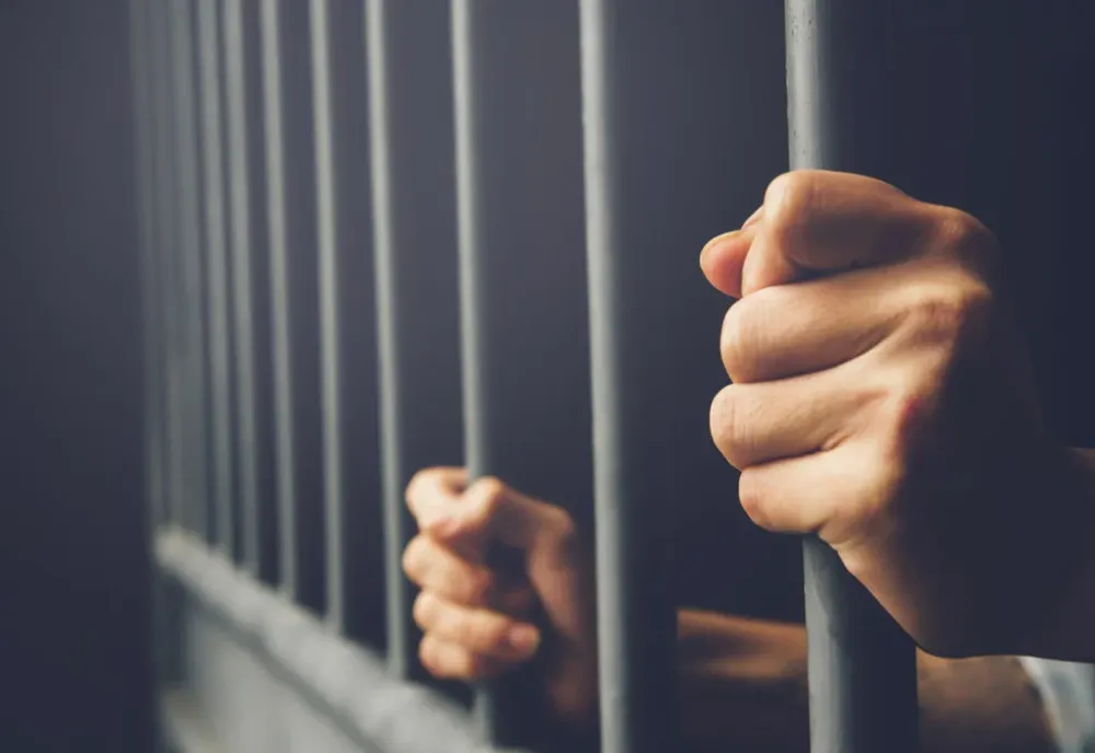 Bărbat violent, căutat în Italia, descoperit de polițiștii din Botoșani