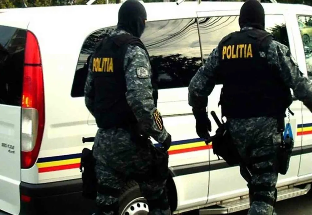 Articole pirotehnice, alcool și țigări, confiscate de polițiștii din Darabani