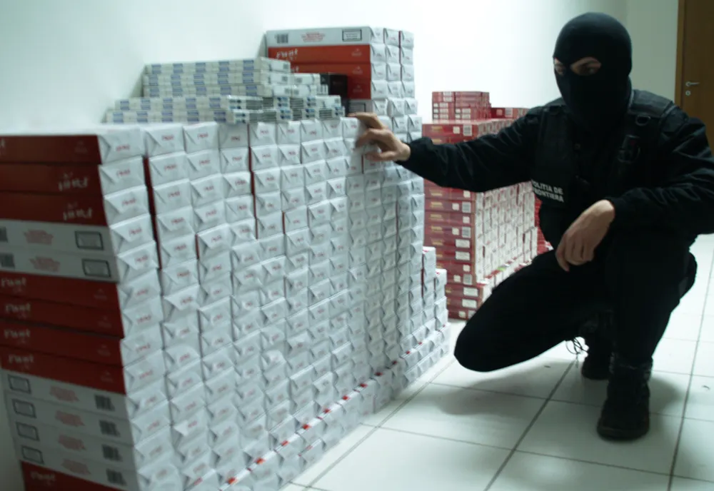 Ţigări de contrabandă confiscate în cadrul unei acţiuni comune a poliţiştilor din România şi Republica Moldova