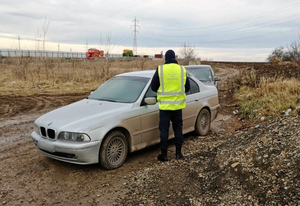 A încercat să treacă vama cu permis fals