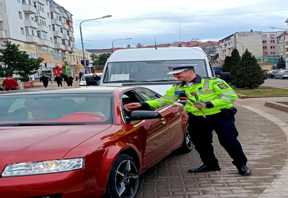 8 MARTIE,  cu flori și mesaje preventive 