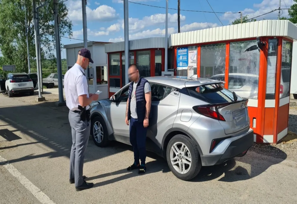 Mașină de 200.000 de lei, furată din Franța, oprită din drumul spre Moldova