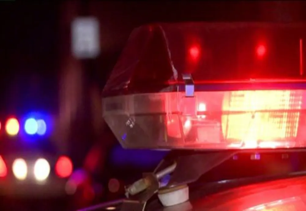 Autoturism şi ţigări de contrabandă confiscate după o urmărire în trafic