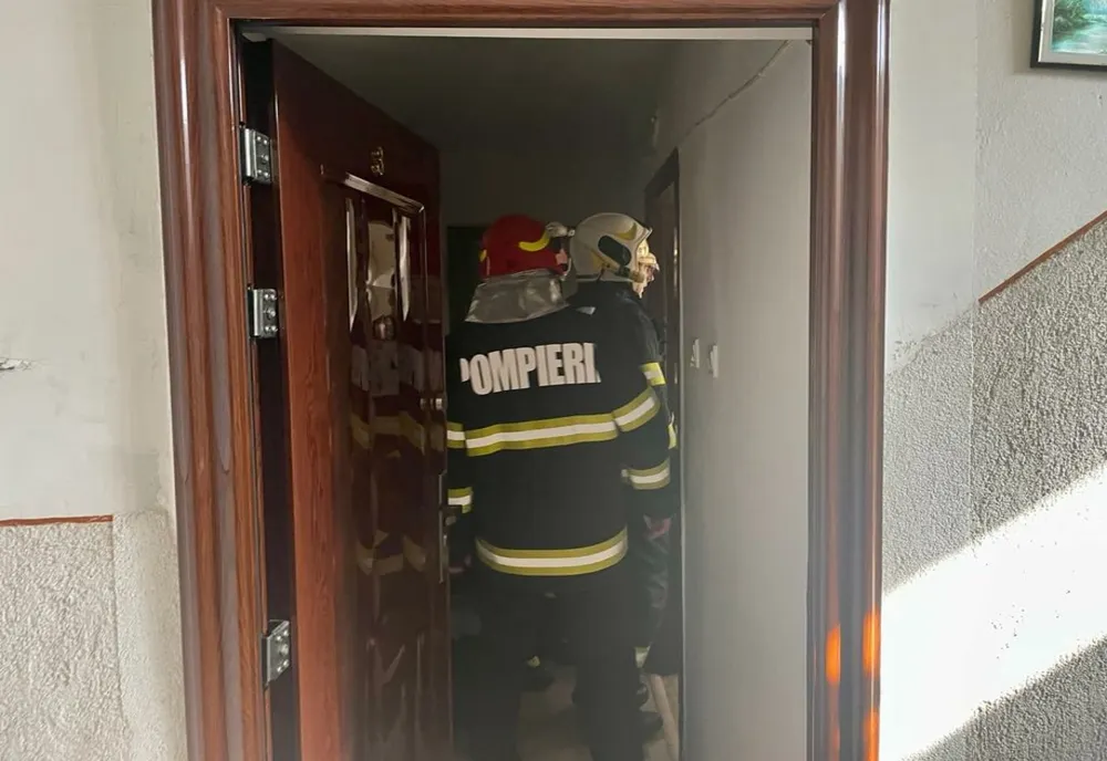 Panică într-un bloc din Botoșani! O femeie a suferit atac de panică