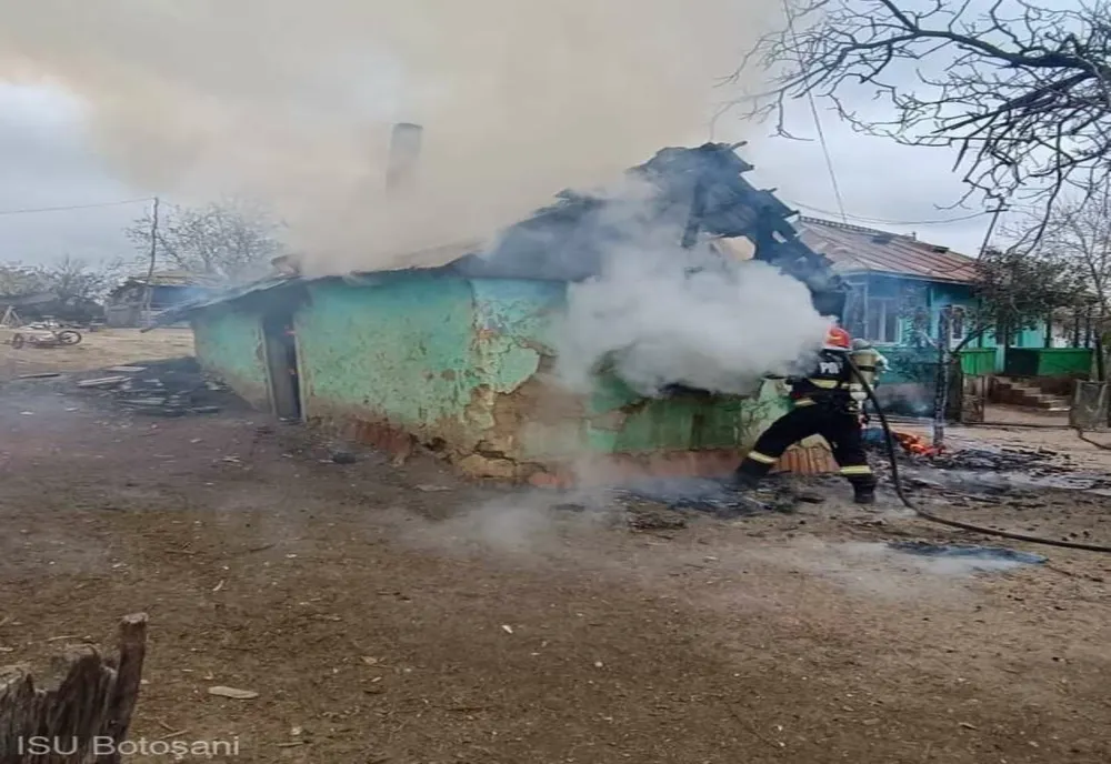 O FEMEIE DE 75 DE ANI A MURIT ÎNTR-UN INCENDIU CARE I-A CUPRINS LOCUINŢA