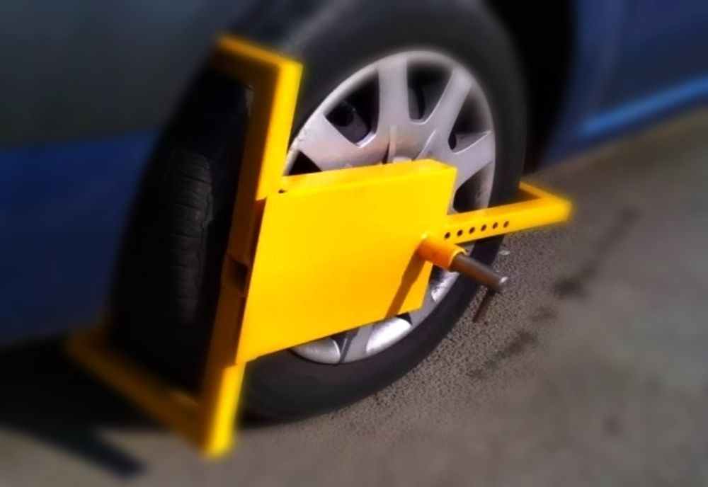 Ghinion pentru 13 botoșăneni. Și-au găsit mașinile blocate