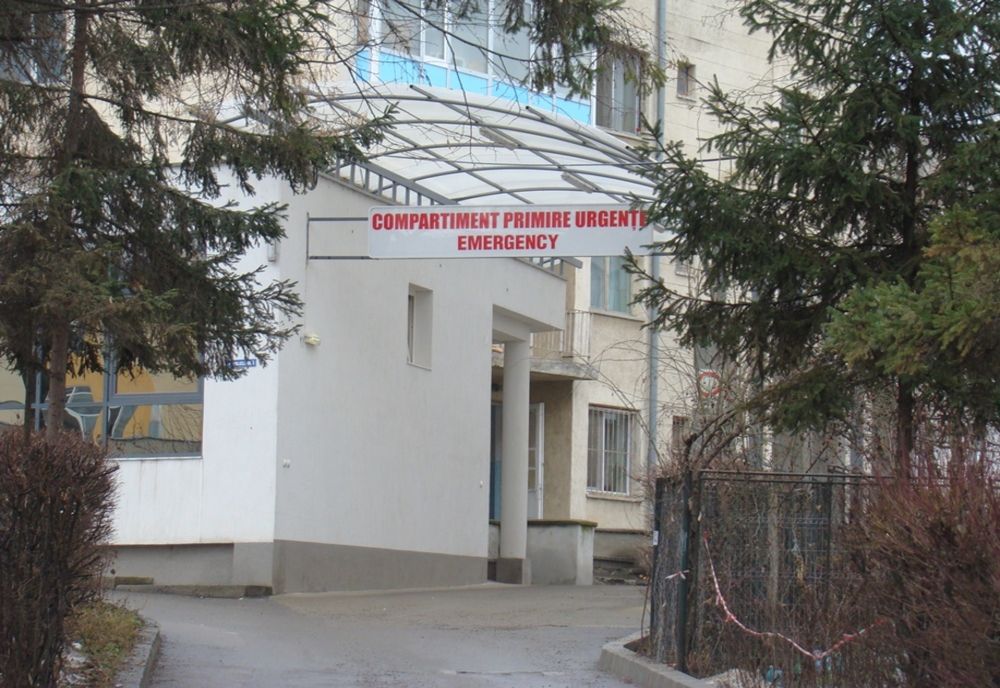 Elev luat cu ambulanța de la un liceu din Botoșani