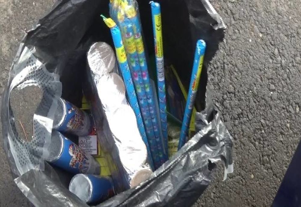 2000 de articole pirotehnice confiscate de polițiști