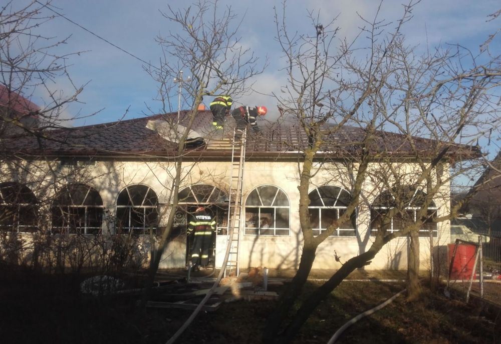 Incendiu cu două victime la Corni