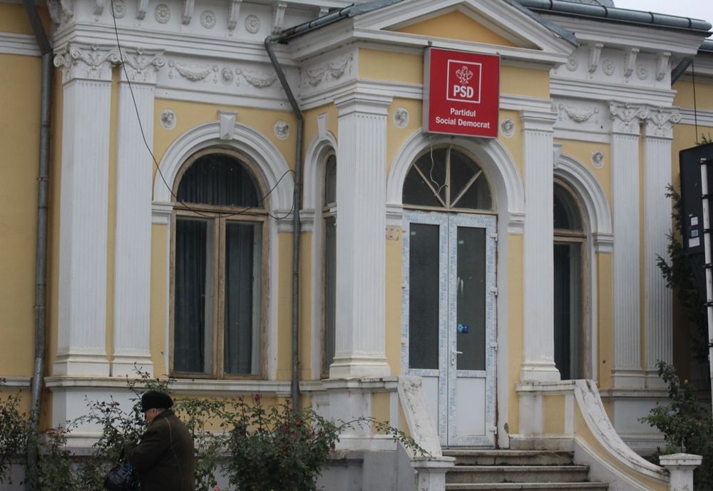 Mascații au descins la sediul PSD Botoșani