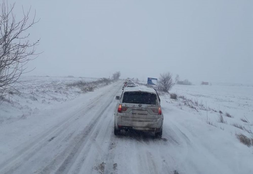 Se circulă greu pe majoritatea drumurilor din județul Botoșani