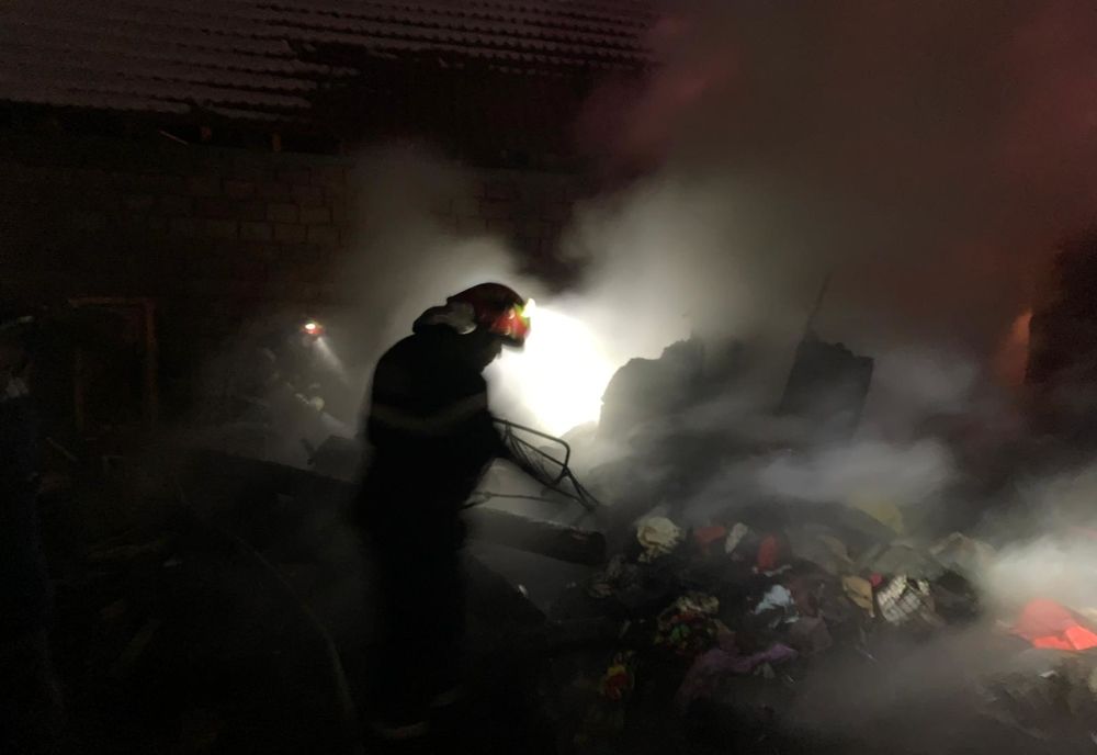 Ghinion pentru trei familii din judetul Botoșani. Au rămas fără locuințe