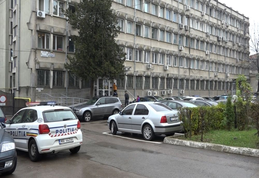 Șase moldovenii au spart vila șefului IPJ Botoșani