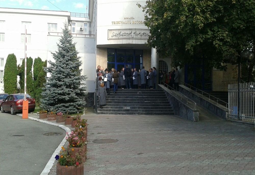 Adolescent trimis în judecată pentru loviri cauzatoare de moarte