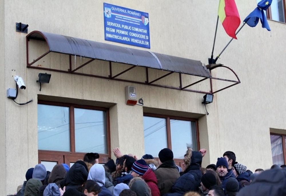 Serviciul Înmatriculări și-a suspendat activitatea. Doi angajați sunt infectați cu COVID