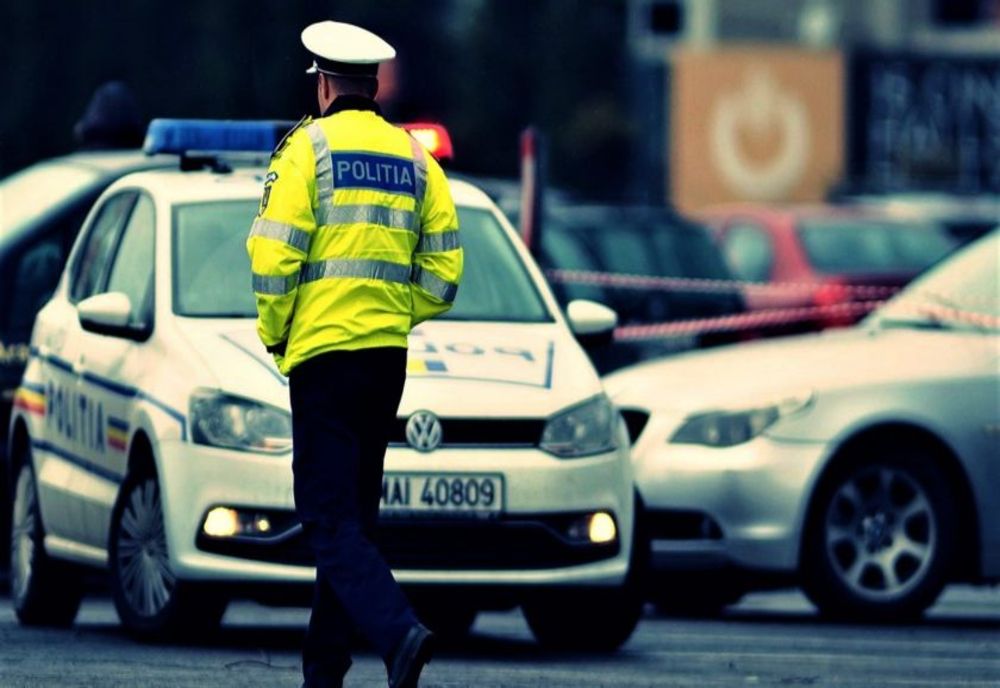 Tânăr fără permis urmărit în trafic de polițiști