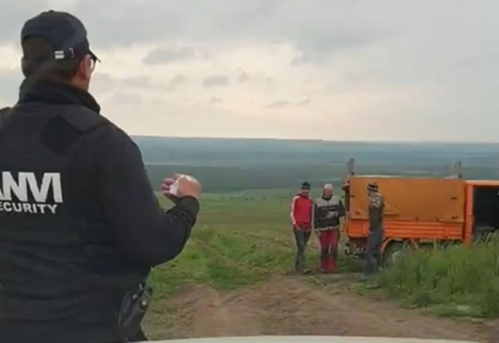 Un fermier botoșănean și-a angajat bodyguarzi pentru a putea lucra terenurile. A fost amenințat și agresat  VIDEO