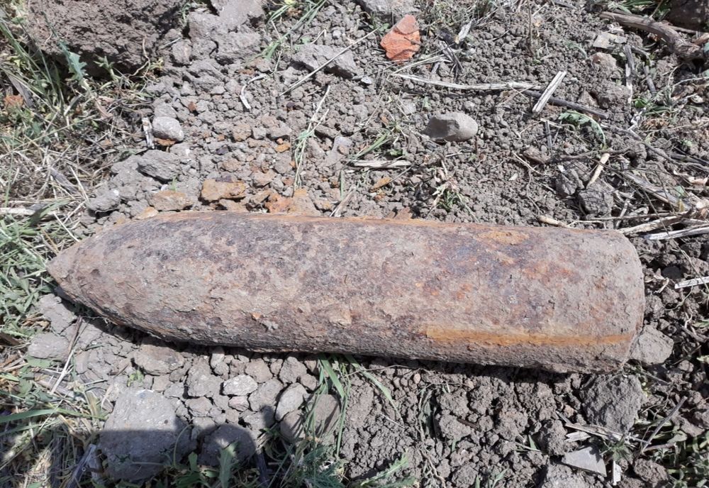 Ungureni: proiectil descoperit în curtea unui localnic