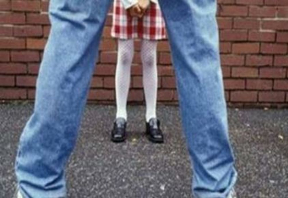 Monștrii de lângă noi! Două fetițe, de patru și șase ani, agresate în plină zi