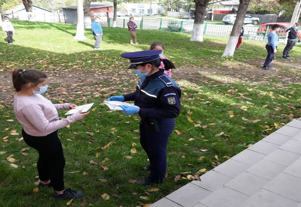 Campanie de informare a elevilor botoșăneni  susținută de polițiști 