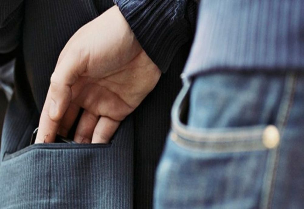 Urmărit național identificat de polițiști