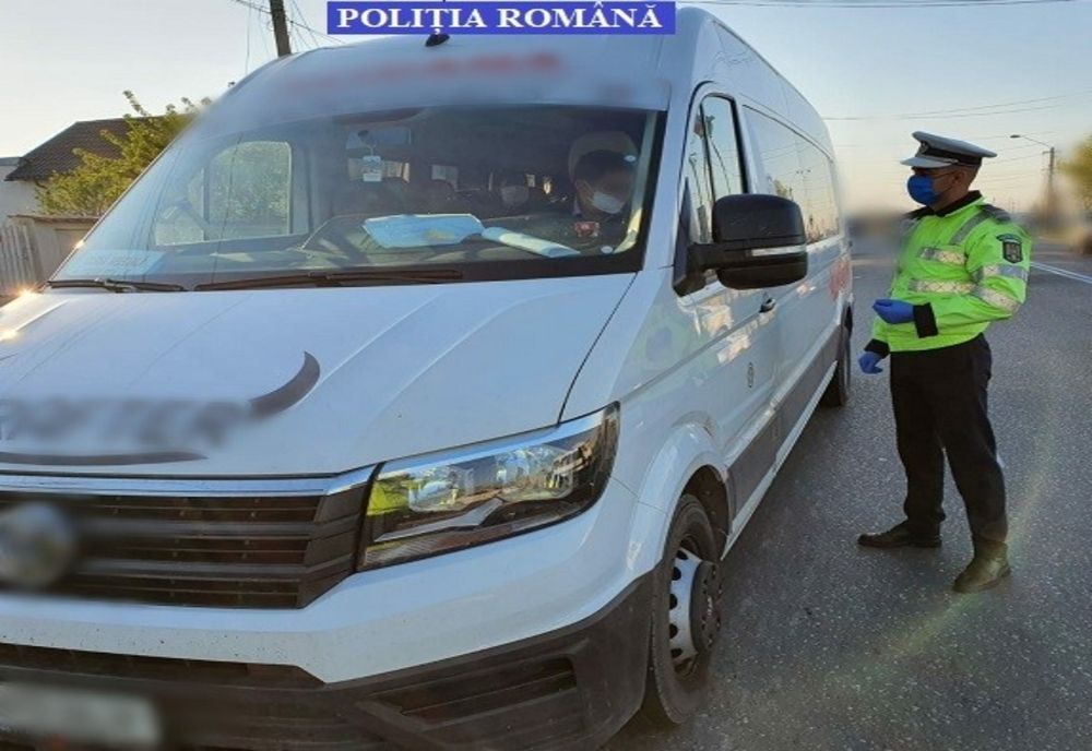 Polițiștii, cu ochii pe transportatorii de persoane