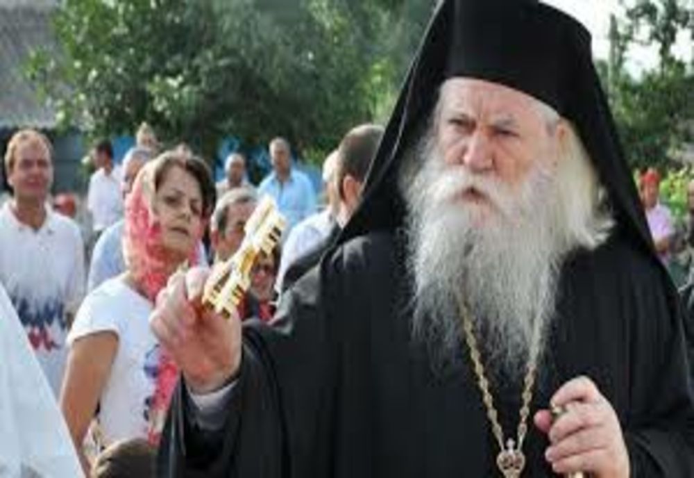 Arhiepiscopul Sucevei şi Rădăuţilor recomandă preoţilor să ceară ‘cu decenţă’ contribuţiile băneşti