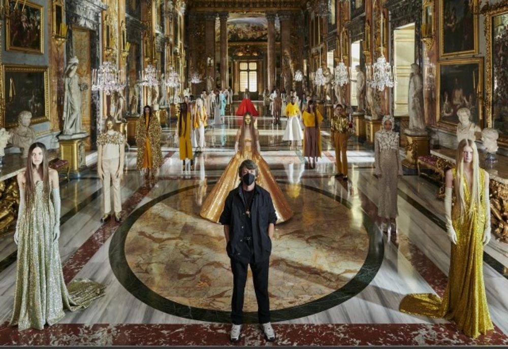 Casa de modă Valentino renunţă la blănurile naturale şi la cel mai nou brand al companiei, REDValentino