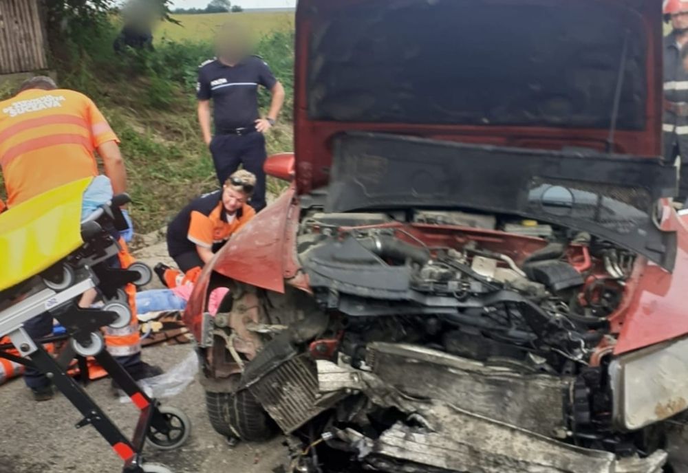 Mașină izbită de un cap de pod. Patru persoane au ajuns la spital
