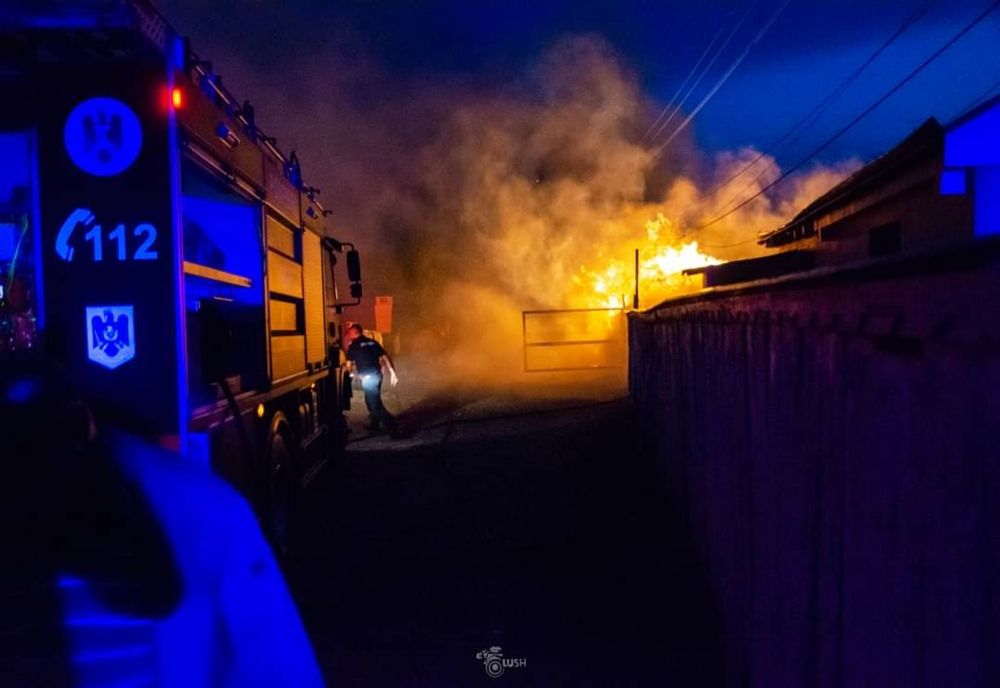 Incendiu violent în Câmpeni! Focul a pornit de la un muc de țigară
