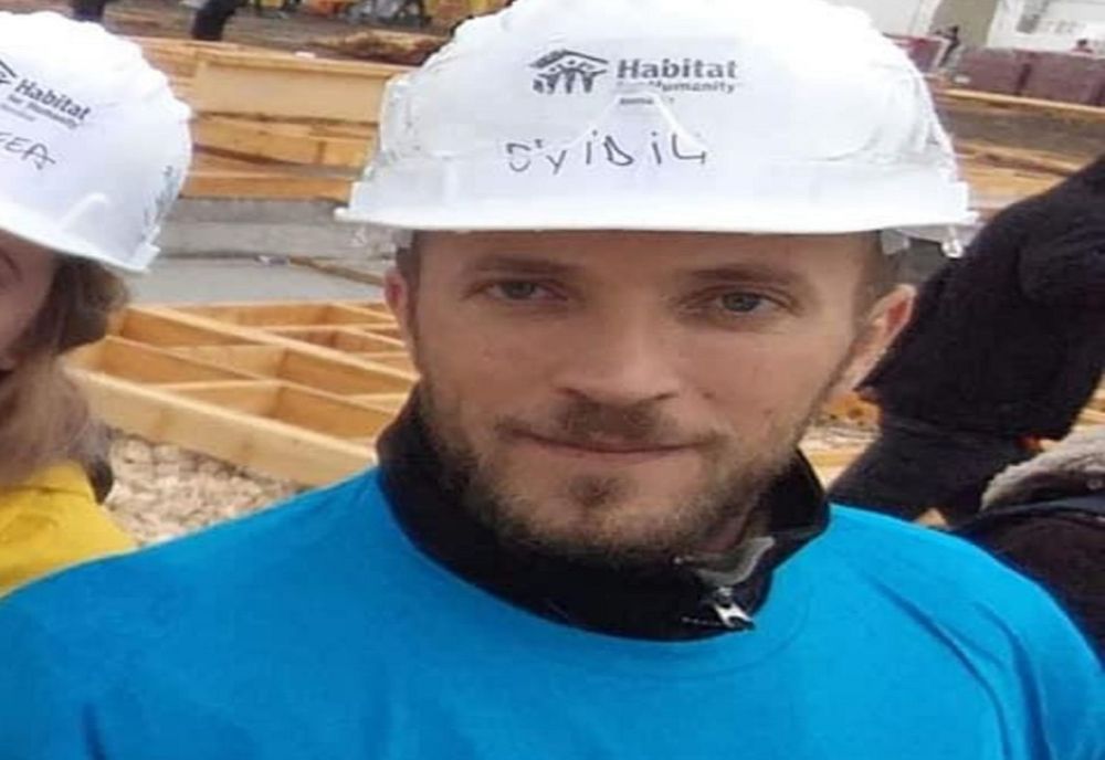 Dacă ați văzut acest bărbat, sunați de îndată la 112! 