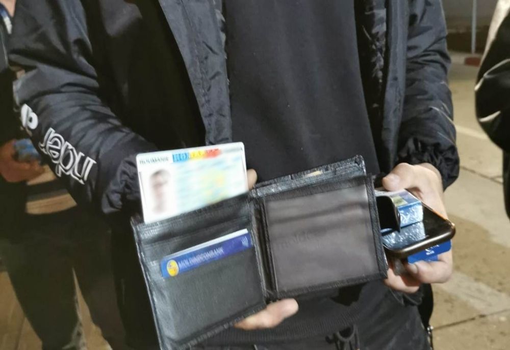 Documente false descoperite în portmoneele unor cetăţeni din Republica Moldova
