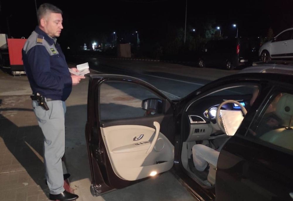 Autovehicule radiate din circulație, oprite la frontiera cu Republica Moldova