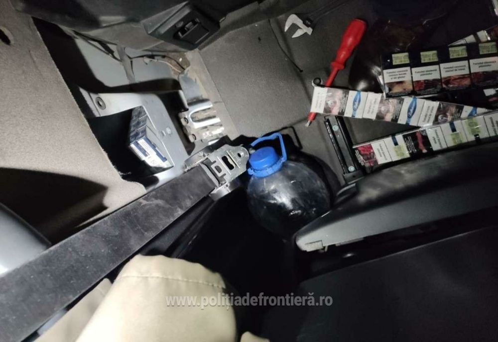 Stâlpii scaunelor unui camion „întăriţi” cu ţigări de contrabandă 