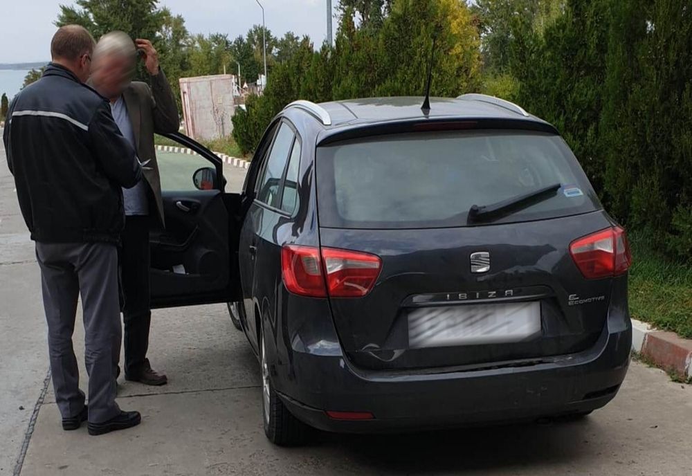 S-a prezentat la controlul de frontieră conducând un autovehicul radiat din circulaţie 