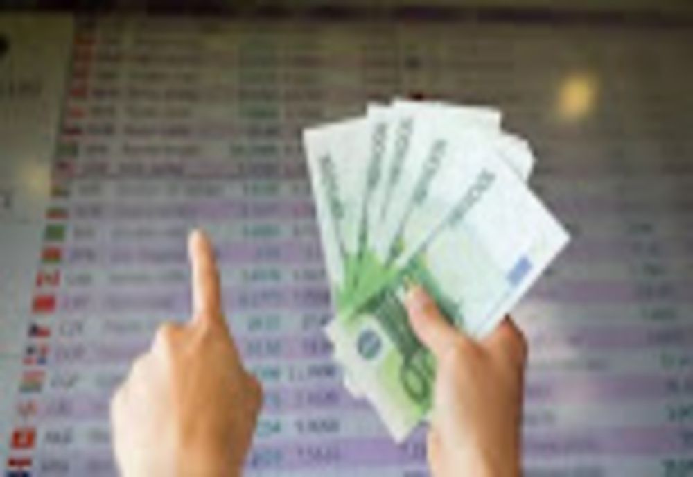 Ratingul României rămâne BBB-/A-3: "În pofida unei incertitudini crescute după căderea Guvernului. Ne așteptăm ca..."