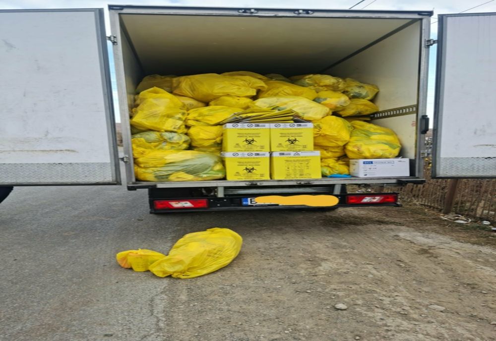 Deșeuri medicale transportate fără a ține cont de vreo regulă