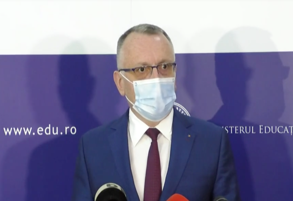 Sorin Cîmpeanu: „La nivelul învăţământului preuniversitar rata de vaccinare e 66,5%”