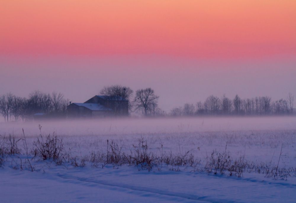 Vreme total ATIPICĂ: Temperaturi de primăvară la munte, ceață și frig în zona de câmpie. Șoferii, sfătuiți să circule cu ATENȚIE