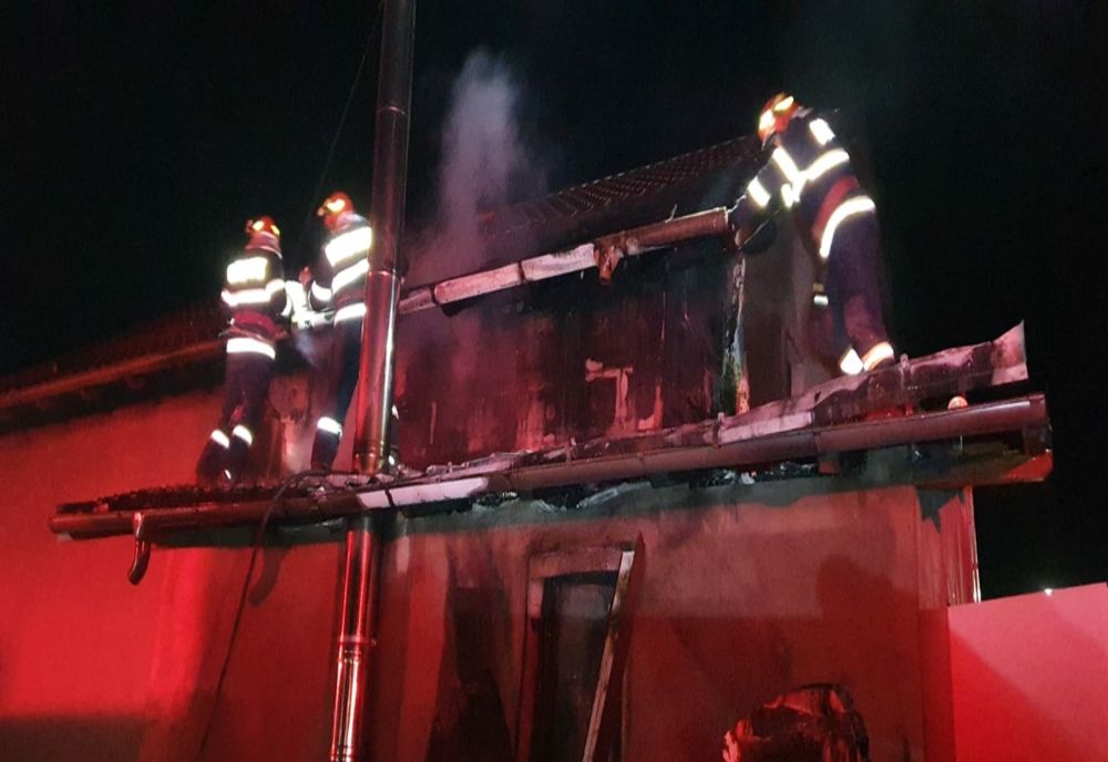 În prag de iarnă, au rămas fără acoperiș deasupra capului