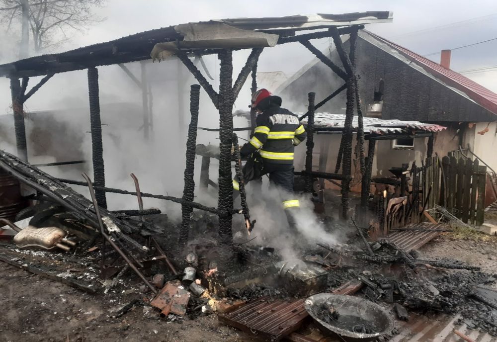 O familie care se întorcea de la un priveghi a avut șocul vieții. Și-au văzut gospodăria în flăcări