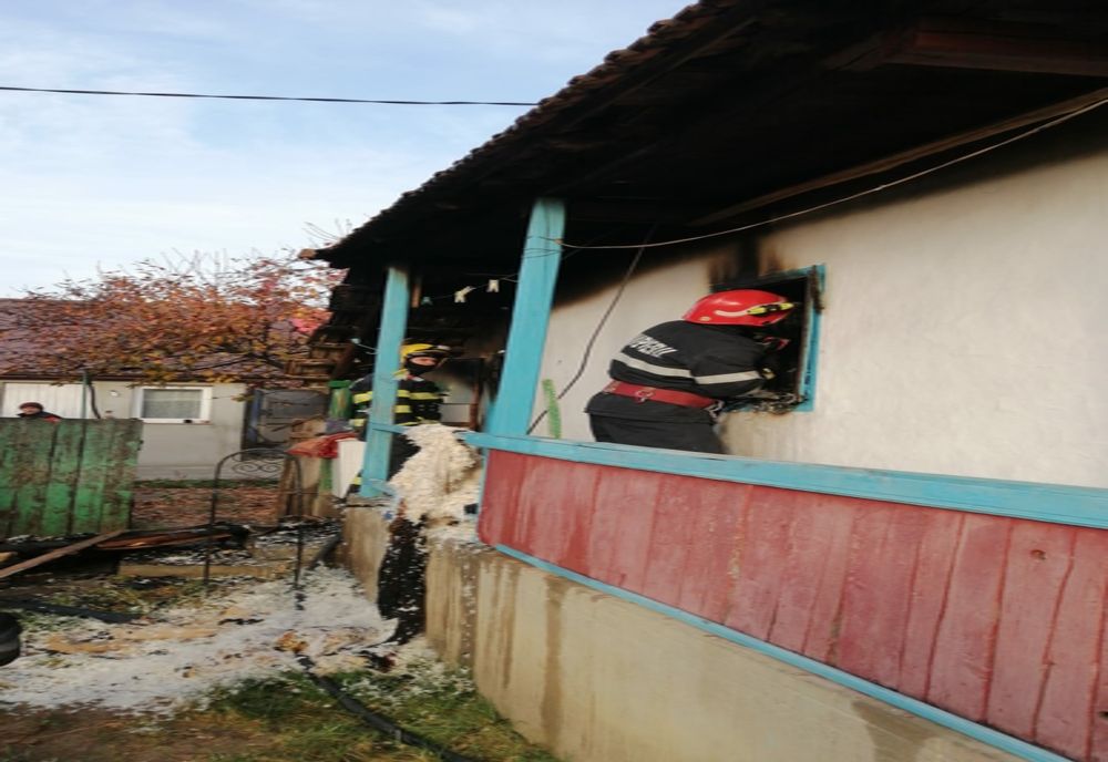 Locuință aprinsă de un scurtcircuit