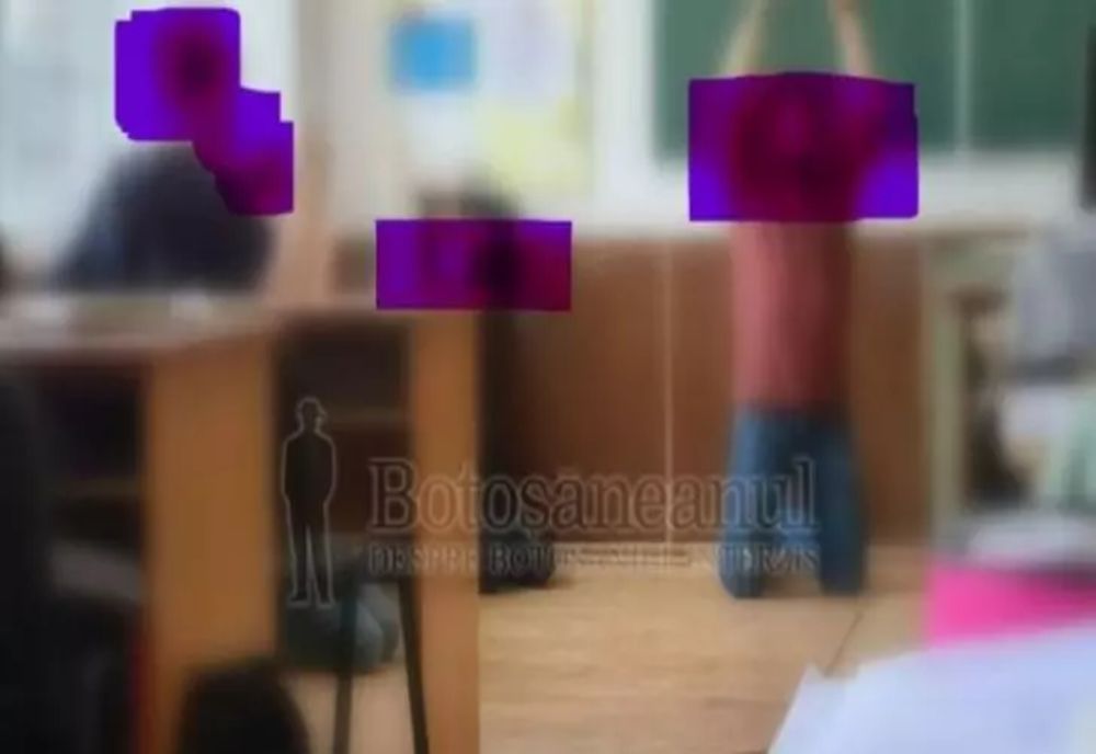 FOTO Scenă halucinantă într-o școală din Botoșani. Elevi puși în genunchi, cu mâinile pe cap