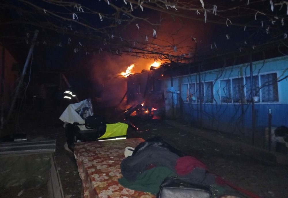 Casă aprinsă de un scurtcircuit, la Vorona