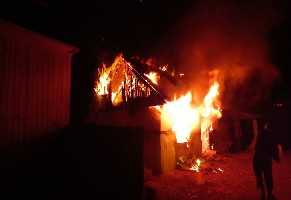 Un bărbat din Pomârla a rămas fără casă pentru că a adormit în timp ce fuma