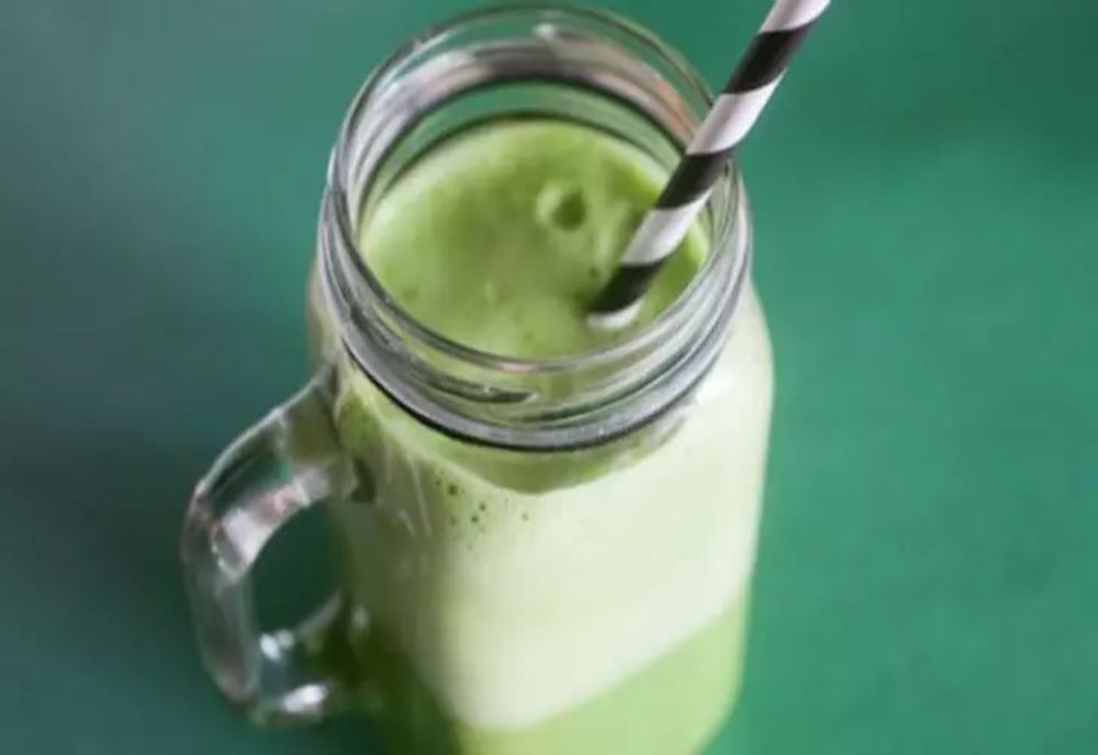 Băutura care te curăță de toxine și îți topește grăsimile. Uite cât de simplu se prepară!